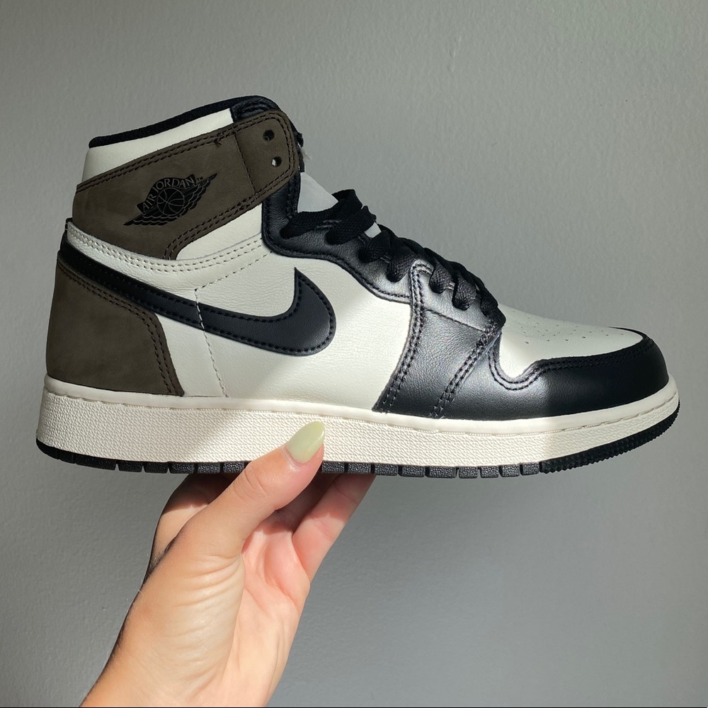 NWT Nike Retro Dark Mocha Air Jordan 1 Women’s/Kids